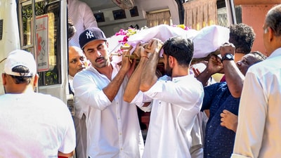 Mumbai: Bollywood actor Ranbir Kapoor during the funeral of veteran actor-filmmaker Deb Mukherjee, in Mumbai. (PTI)