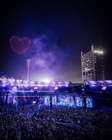 Martin Garrix put on a drone display that synchronised with his beats