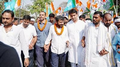 Bihar Congress in-charge Krishna Allavaru and NSUI in-charge Kanhaiya Kumar lead the ‘palayan roko naukri do’ yatra at Bhitiharwa Ashram in Bihar’s West Champaran district on Sunday. (HT Photo) Bihar Congress in-charge Krishna Allavaru and NSUI in-charge Kanhaiya Kumar lead the ‘palayan roko naukri do’ yatra at Bhitiharwa Ashram in Bihar’s West Champaran district on Sunday. (HT Photo)