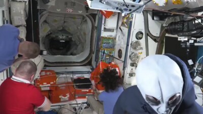 Astronaut Nick Hague entertains viewers with an alien mask during ISS docking. (screenshot @TonyQuinnTQ/X) Astronaut Nick Hague entertains viewers with an alien mask during ISS docking. (screenshot @TonyQuinnTQ/X)