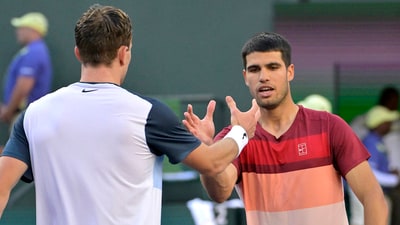 Jack Draper (GBR) shakes hands with Carlos Alcaraz (ESP) after winning his semifinal match at the BNP Paribas Open (IMAGN IMAGES via Reuters Connect)