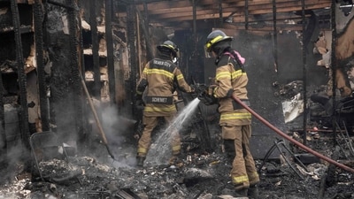 Meanwhile, firefighters were busy extinguishing homes which were destroyed in wildfires in Oklahoma. (Getty Images via AFP) Meanwhile, firefighters were busy extinguishing homes which were destroyed in wildfires in Oklahoma. (Getty Images via AFP)
