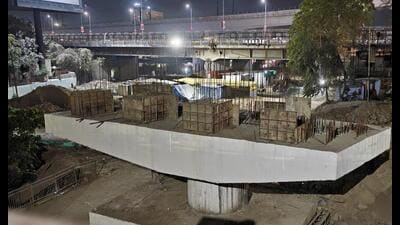 he two lane bridge being constructed opposite to Hanuman Setu. (Deepak Gupta/HT Photo)