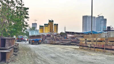 Mumbai, India. April 01,2024 : The Brihanmumbai Municipal Corporation (BMC) sent property notices to Dogus Soma JV, HCC MMS JV and Continental ITD Cementation Tata Project JV Compony`s casting yard. April 01,2024. (Photo by Raju Shinde/HT Photo)