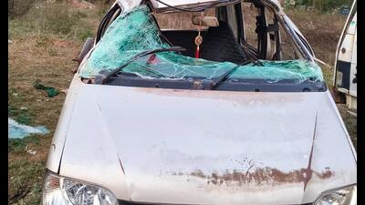 The Maruti Eeco minivan at the accident site. (HT Photo) The Maruti Eeco minivan at the accident site. (HT Photo)