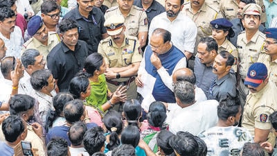 **EDS: THIRD PARTY IMAGE** In this image released by @cbawankule via X on March 18, 2025, Maharashtra BJP President Chandrashekhar Bawankule with Nagpur Police Commissioner Ravinder Kumar Singal speaks with administration officials regarding the Monday night's violence in Nagpur. (@cbawankule via PTI Photo)(PTI03_18_2025_000262B) (@cbawankule) **EDS: THIRD PARTY IMAGE** In this image released by @cbawankule via X on March 18, 2025, Maharashtra BJP President Chandrashekhar Bawankule with Nagpur Police Commissioner Ravinder Kumar Singal speaks with administration officials regarding the Monday night's violence in Nagpur. (@cbawankule via PTI Photo)(PTI03_18_2025_000262B) (@cbawankule)