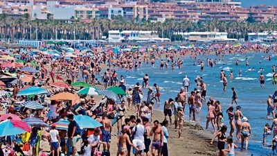 A beach in Valencia, Spain (Photo: AFP)