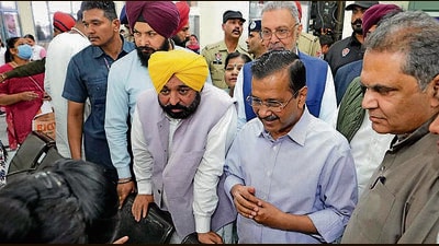 AAP national convener Arvind Kejriwal and Punjab CM Bhagwant Mann interacting with patients at the civil hospital in Ludhiana on Tuesday. (HT Photo) AAP national convener Arvind Kejriwal and Punjab CM Bhagwant Mann interacting with patients at the civil hospital in Ludhiana on Tuesday. (HT Photo)
