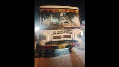 Amid the controversy that erupted following display of flags carrying slain militant preacher Jarnail Singh Bhindranwale’s pictures on the vehicle of a Punjabi tourist in Himachal Pradesh’s Manali and its removal by local residents, two masked miscreants vandalised a bus of the Himachal Road Transport Corporation (HRTC) on the Kharar flyover on Tuesday. (HT Photo) Amid the controversy that erupted following display of flags carrying slain militant preacher Jarnail Singh Bhindranwale’s pictures on the vehicle of a Punjabi tourist in Himachal Pradesh’s Manali and its removal by local residents, two masked miscreants vandalised a bus of the Himachal Road Transport Corporation (HRTC) on the Kharar flyover on Tuesday. (HT Photo)