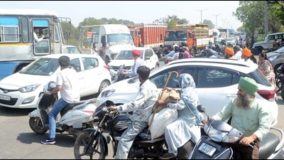 Commuters stuck in a traffic jam on the Pakhowal Road in Ludhiana on Tuesday. (Gurpreet Singh/HT) Commuters stuck in a traffic jam on the Pakhowal Road in Ludhiana on Tuesday. (Gurpreet Singh/HT)