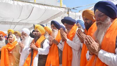 Former Akal Takht acting jathedar Giani Harpreet Singh performing ‘ardas’ in the presence of the committee members to launch the membership drive for the Shiromani Akali Dal in Amritsar on Tuesday. (Sameer Sehgal/HT) Former Akal Takht acting jathedar Giani Harpreet Singh performing ‘ardas’ in the presence of the committee members to launch the membership drive for the Shiromani Akali Dal in Amritsar on Tuesday. (Sameer Sehgal/HT)