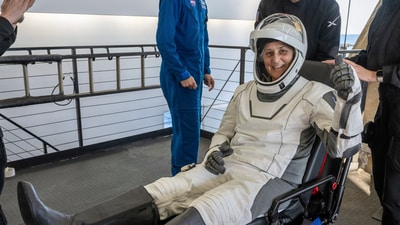 NASA astronaut Suni Williams gives a thumbs-up after being helped out of a SpaceX capsule onboard the SpaceX recovery ship Megan after landing in the water off the coast of Tallahassee, Fla., Tuesday, March 18, 2025. ((Keegan Barber/NASA via AP)) NASA astronaut Suni Williams gives a thumbs-up after being helped out of a SpaceX capsule onboard the SpaceX recovery ship Megan after landing in the water off the coast of Tallahassee, Fla., Tuesday, March 18, 2025. ((Keegan Barber/NASA via AP))