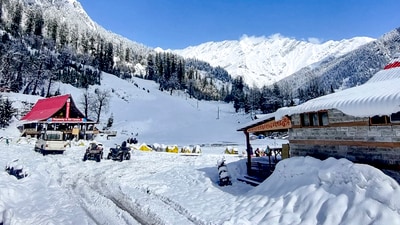 A view of the Solang Nala after fresh snowfall in Himachal Pradesh's Kullu district, which is also under the avalanche alert. (PTI)
