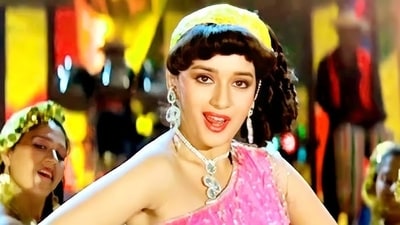 Laxmikant-Pyarelal composed music for the film Tezaab . Laxmikant-Pyarelal composed music for the film Tezaab .