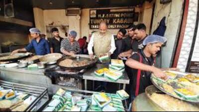 A pamphlet at Raheem’s says one has to wait for at least one hour to get food packed. (File Photo) A pamphlet at Raheem’s says one has to wait for at least one hour to get food packed. (File Photo)