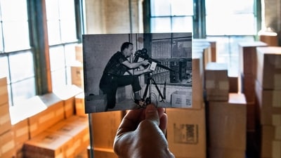 A 1964 historic federal law enforcement photo of the post John F. Kennedy assassination investigation shows FBI agent Robert Frazier reenacting the JFK assassination near its original location at the Texas School Book Depository building in Dallas, Texas October 8, 2013 (Photo by Brendan SMIALOWSKI / AFP) (AFP) A 1964 historic federal law enforcement photo of the post John F. Kennedy assassination investigation shows FBI agent Robert Frazier reenacting the JFK assassination near its original location at the Texas School Book Depository building in Dallas, Texas October 8, 2013 (Photo by Brendan SMIALOWSKI / AFP) (AFP)