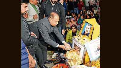 Leader of Opposition Jai Ram Thakur at the protest site to offer condolences to the family, in Shimla. (Deepak Sansta/HT) Leader of Opposition Jai Ram Thakur at the protest site to offer condolences to the family, in Shimla. (Deepak Sansta/HT)