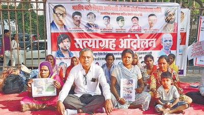 Mumbai, India – 17, Mar 2025: Pimpale and Kale family of Paradhi community from Shrirampur seeking justice of alleged murder of two family members at Aazad maidan, in Mumbai, India, on Monday, March 17, 2025. (Photo by Bhushan Koyande/HT Photo) Mumbai, India – 17, Mar 2025: Pimpale and Kale family of Paradhi community from Shrirampur seeking justice of alleged murder of two family members at Aazad maidan, in Mumbai, India, on Monday, March 17, 2025. (Photo by Bhushan Koyande/HT Photo)