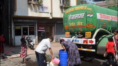 Navi Mumbai, India - 16 March. 2016:Residents fill water from a tanker at a housing society at Panvel in Navi Mumbai India , on Wednesday, March 16, 2016.(Photo by : // Hindustan Times) (Bachchan Kumar) Navi Mumbai, India - 16 March. 2016:Residents fill water from a tanker at a housing society at Panvel in Navi Mumbai India , on Wednesday, March 16, 2016.(Photo by : // Hindustan Times) (Bachchan Kumar)