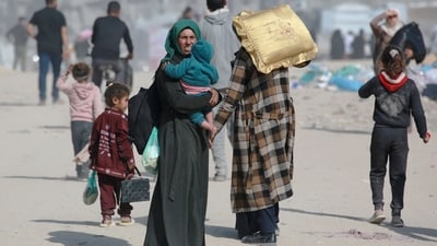 On Wednesday, the Israeli army dropped leaflets on areas in Beit Hanoun and Khan Younis in the northern and southern Gaza Strip, ordering residents to evacuate their homes warning them they were in "dangerous combat zones." (AFP) On Wednesday, the Israeli army dropped leaflets on areas in Beit Hanoun and Khan Younis in the northern and southern Gaza Strip, ordering residents to evacuate their homes warning them they were in "dangerous combat zones." (AFP)