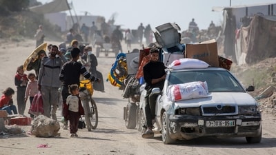 Palestinian families were seen fleeing the eastern sector of the Gaza strip (AFP) Palestinian families were seen fleeing the eastern sector of the Gaza strip (AFP)