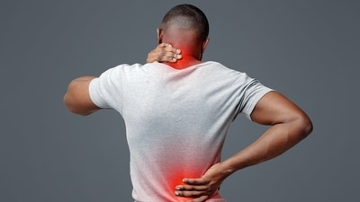 Is your back pain not resolving on its own? It's time to visit the doctor. (Shutterstock) Is your back pain not resolving on its own? It's time to visit the doctor. (Shutterstock)