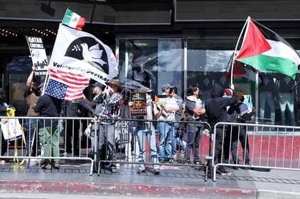 Pro-Israel and pro-Palestinian people protest in front of the El Capitan Theater during Israeli actress Gal Gadot's Hollywood Walk of Fame Star Ceremony in Los Angeles, California, on March 18, 2025. (Photo by VALERIE MACON / AFP) (AFP) Pro-Israel and pro-Palestinian people protest in front of the El Capitan Theater during Israeli actress Gal Gadot's Hollywood Walk of Fame Star Ceremony in Los Angeles, California, on March 18, 2025. (Photo by VALERIE MACON / AFP) (AFP)