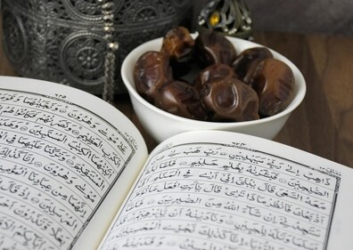 The first meal before fasting is called Suhoor. It is eaten before dawn. and with a prayer, the fast is started. As the daytime ends, the fast is broken with dates and water. Along with this, a gratitude prayer is also expressed.&nbsp; (Pexels)