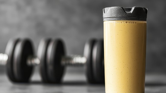 Try the best whey protein powders in India and support your fitness goals. (Adobe Stock)