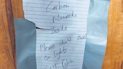 Man dies by inhaling toxic gas, leaves cautionary note for cops on the door Man dies by inhaling toxic gas, leaves cautionary note for cops on the door