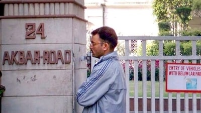 Representational image: 3 men in Delhi defaced the signboard of 'Akbar Road' (File) Representational image: 3 men in Delhi defaced the signboard of 'Akbar Road' (File)