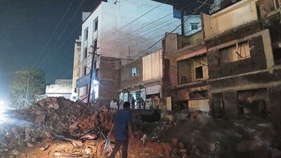 Authorities had issued notices asking residents to clear structures obstructing the Alandi to Pandharpur Sant Dnyaneshwar Maharaj Palkhi road widening project. (HT PHOTO)