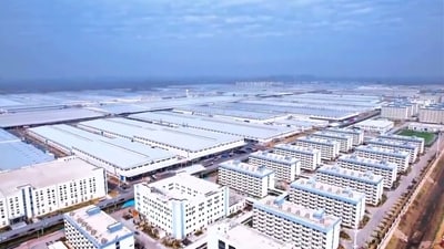 A video shows the extent of the BYD mega factory in Zhengzhou, China. A video shows the extent of the BYD mega factory in Zhengzhou, China.