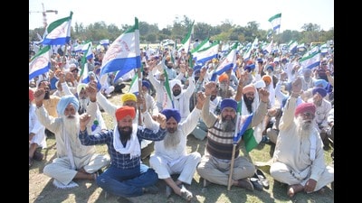 Farmers during a protest against the state government over crackdown on protesters, in Amritsar on Thursday. (HT Photo)