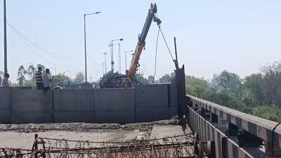 Haryana Police removing the cement jersey barricades on the Ghaggar river at the Shambhu border with Punjab on Thursday. (HT Photo) Haryana Police removing the cement jersey barricades on the Ghaggar river at the Shambhu border with Punjab on Thursday. (HT Photo)