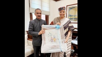 Himachal chief minister Sukhvinder Singh Sukhu called on Union Finance Minister Nirmala Sitharaman at New Delhi on Thursday to raise the issue of reducing Revenue Deficit Grants (RDG). Facing fiscal challenges, Sukhu has requested to allow the state an additional borrowing of 2% of the GSDP for 2025-26. (HT Photo)