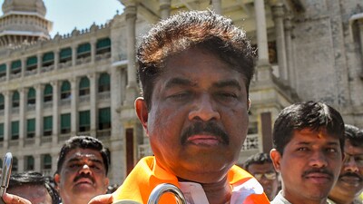 The memorandum was mainly presented by the Leader of the opposition, KLA R. Ashoka, President BJP Karnataka B.Y. Vijayendra, and Leader of opposition KLC Chalavadi Narayanaswamy, who led the delegation. (PTI)