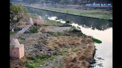 Recently, Pune municipal commissioner Rajendra Bhosale had written to the central government seeking one year extension for the river rejuvenation project. (HT file)