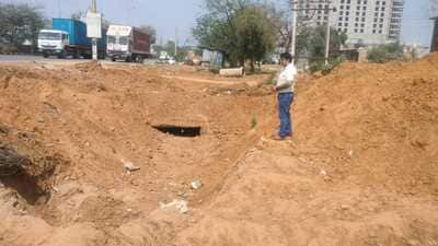 There is an absence of a functional sewage network in sectors 77 to 99, residents of societies in these sectors have claimed. (HT PHOTO) There is an absence of a functional sewage network in sectors 77 to 99, residents of societies in these sectors have claimed. (HT PHOTO)
