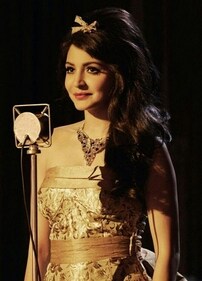 The ‘Bombay Velvet’ vintage diva (Pinterest) The ‘Bombay Velvet’ vintage diva (Pinterest)