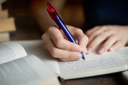 Know the benefits of journaling before going to bed. (Shutterstock) Know the benefits of journaling before going to bed. (Shutterstock)