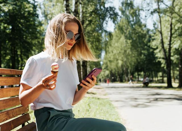 Are you being benched, or is your date simply taking their time to carefully make a decision? (SHUTTERSTOCK) Are you being benched, or is your date simply taking their time to carefully make a decision? (SHUTTERSTOCK)
