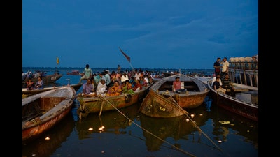 At Dashashwamedh Ghat on the banks of the Ganga in Varanasi, Uttar Pradesh. (Sanchit Khanna/HT PHOTO) At Dashashwamedh Ghat on the banks of the Ganga in Varanasi, Uttar Pradesh. (Sanchit Khanna/HT PHOTO)