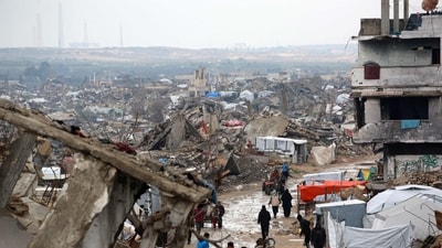 Palestinians flee flee with their belongings Beit Lahia in the Northern Gaza Strip on March 21, 2025. (AFP) Palestinians flee flee with their belongings Beit Lahia in the Northern Gaza Strip on March 21, 2025. (AFP)