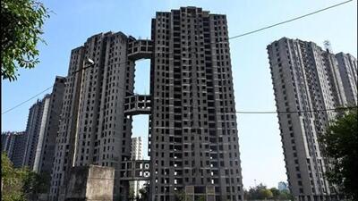 In Unitech Unihomes housing project in Sector 117, which is also partially completed (HT Photo) In Unitech Unihomes housing project in Sector 117, which is also partially completed (HT Photo)