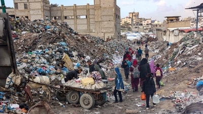 Displaced Palestinians search for salvageable items at a landfil near their camp in the Yarmuk area in Gaza City on March 20, 2025. Israel bombarded Gaza and pressed its ground operations on March 20, after issuing what it called a "last warning" for Palestinians to return hostages and remove Hamas from power. (Photo by Omar AL-QATTAA / AFP) (AFP) Displaced Palestinians search for salvageable items at a landfil near their camp in the Yarmuk area in Gaza City on March 20, 2025. Israel bombarded Gaza and pressed its ground operations on March 20, after issuing what it called a "last warning" for Palestinians to return hostages and remove Hamas from power. (Photo by Omar AL-QATTAA / AFP) (AFP)