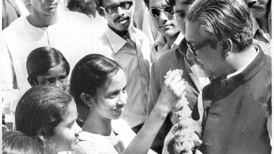 People greet Sheikh Mujibur Rahman in East Pakistan in 1971. (HT Archive) People greet Sheikh Mujibur Rahman in East Pakistan in 1971. (HT Archive)