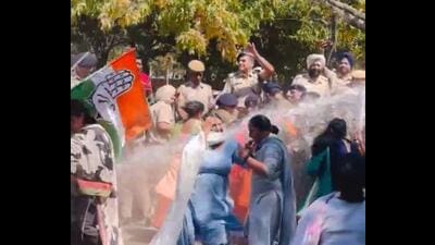Punjab Congress women protesters braving the water cannon charge by Chandigarh Police in Sector 15 on Friday. (HT Photo)
