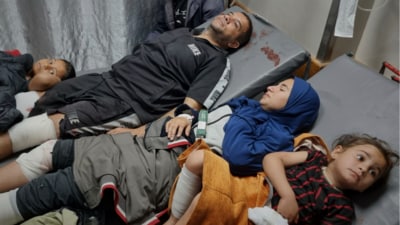 Injured Palestinians wait for treatment at the hospital following Israeli army airstrikes in Khan Younis, southern Gaza Strip, Tuesday, March 18, 2025. (AP) Injured Palestinians wait for treatment at the hospital following Israeli army airstrikes in Khan Younis, southern Gaza Strip, Tuesday, March 18, 2025. (AP)