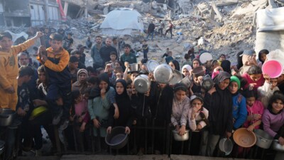 Palestinians wait for donated food at a distribution center in Beit Lahiya, northern Gaza Strip, Sunday, March 16, 2025. (AP) Palestinians wait for donated food at a distribution center in Beit Lahiya, northern Gaza Strip, Sunday, March 16, 2025. (AP)